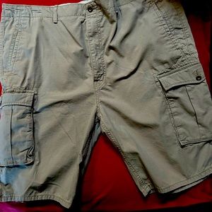 Men’s Levi Cargo Shorts Dark Khaki Size 44 Waist